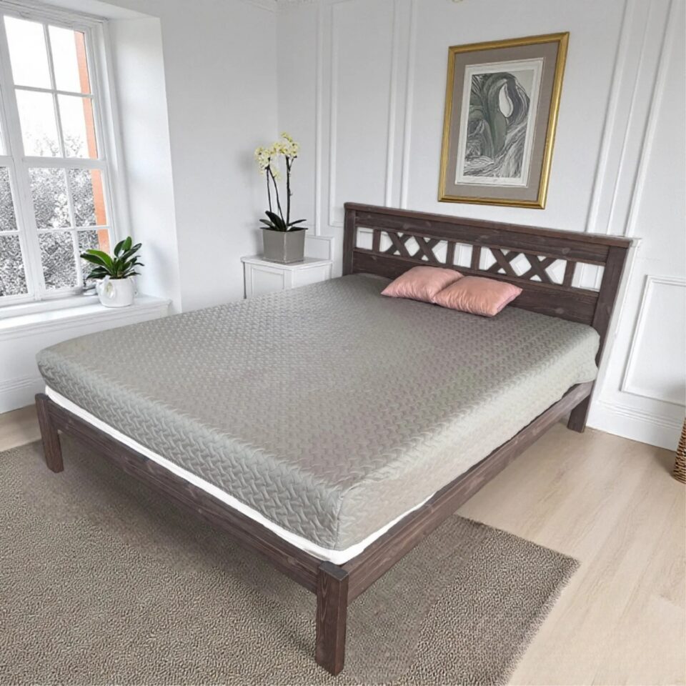 Täispuidust voodi Mari Pruun