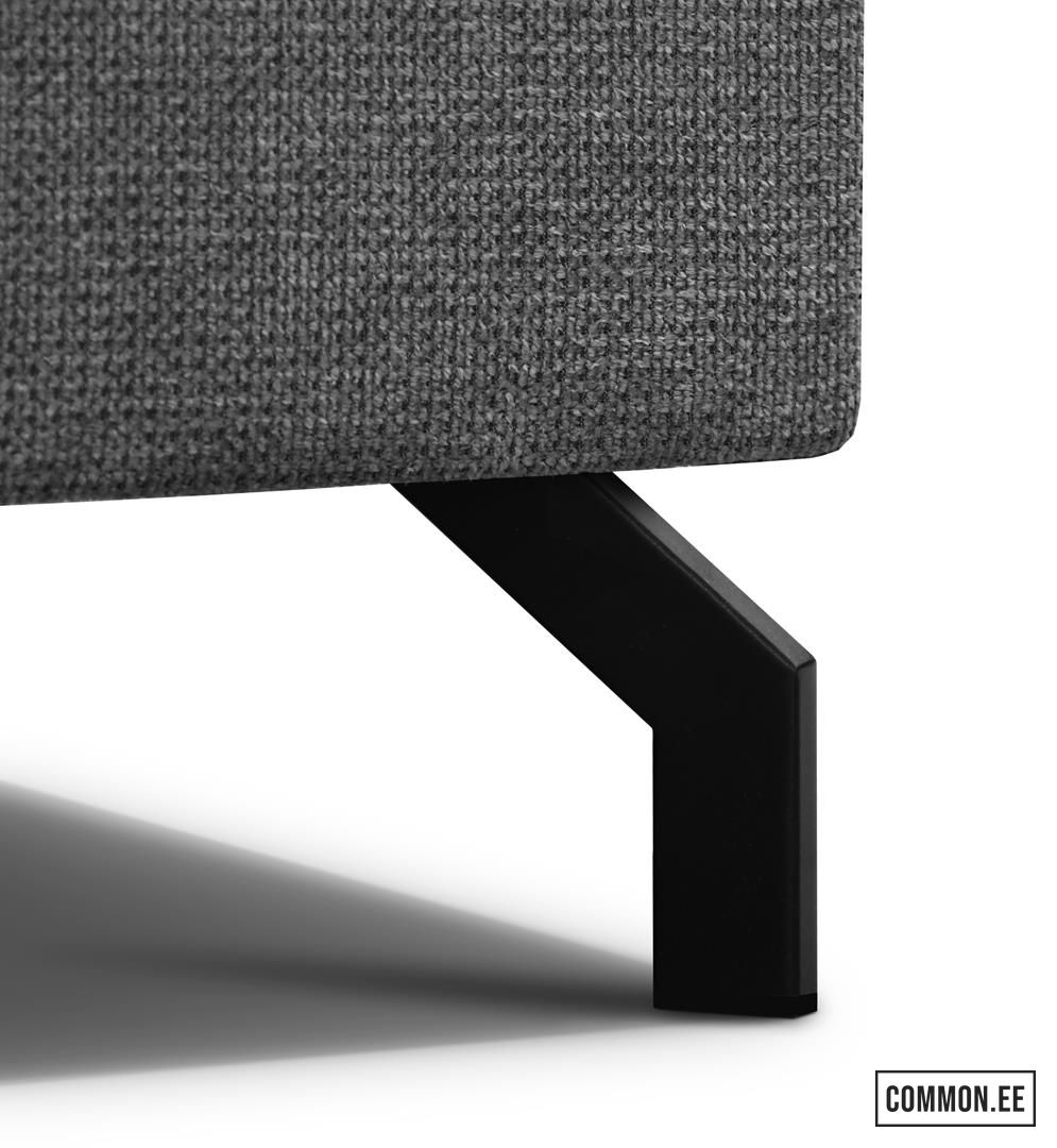 Berry U vardo11 zbliżenie nóżka (small)