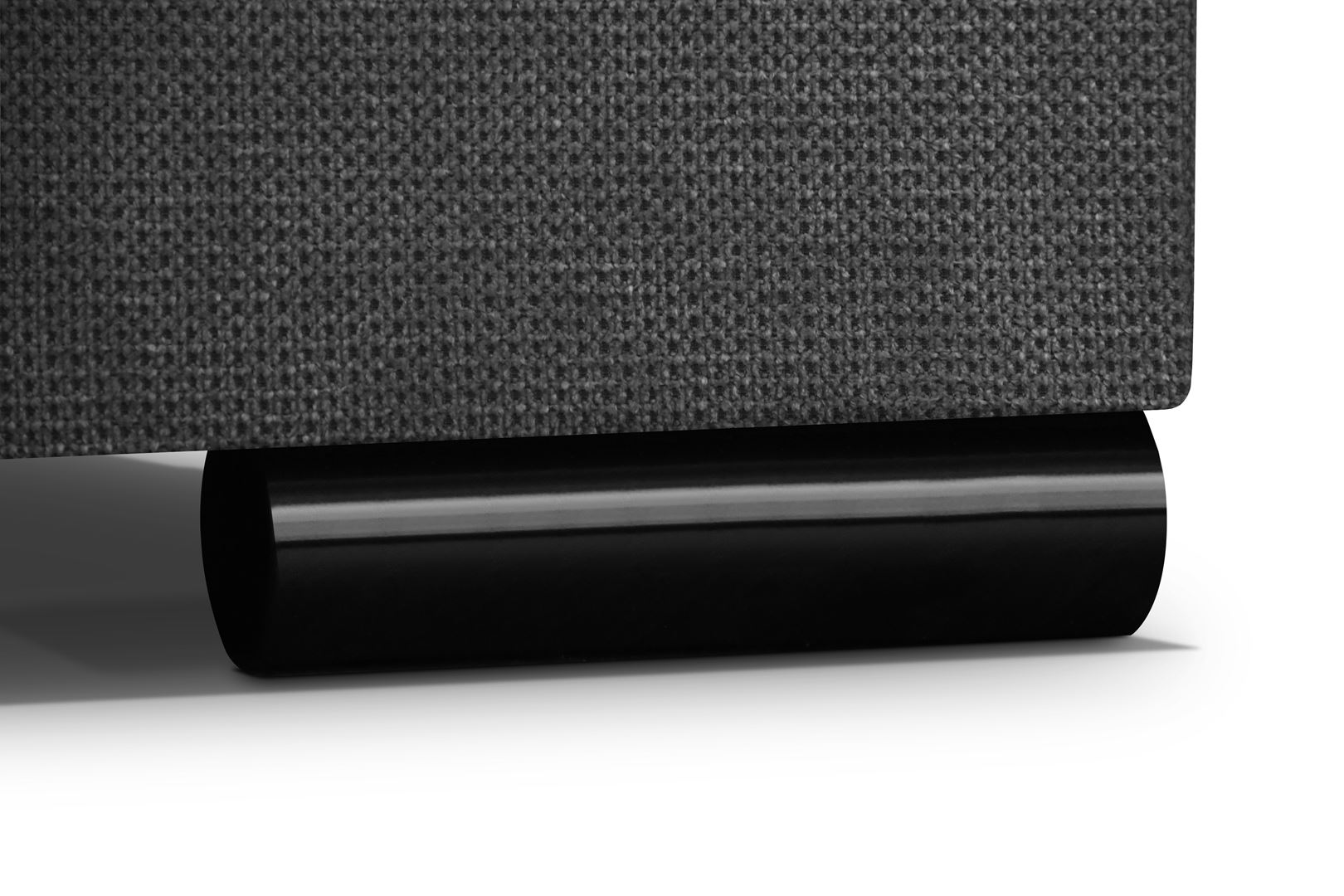 Bergamo-Mini-New-vardo11-zblizenie-nozka-small