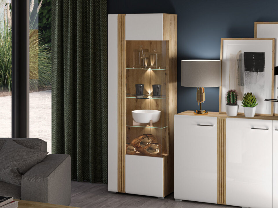 Adis 02 Vitriinkapp (parem)