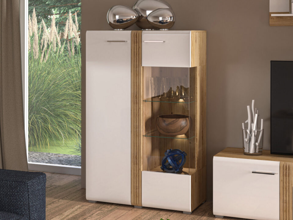 Adis 03 Vitriinkapp (parem)