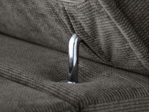 Perotti-Run-Again-18-detal-4-biale-tlo-small