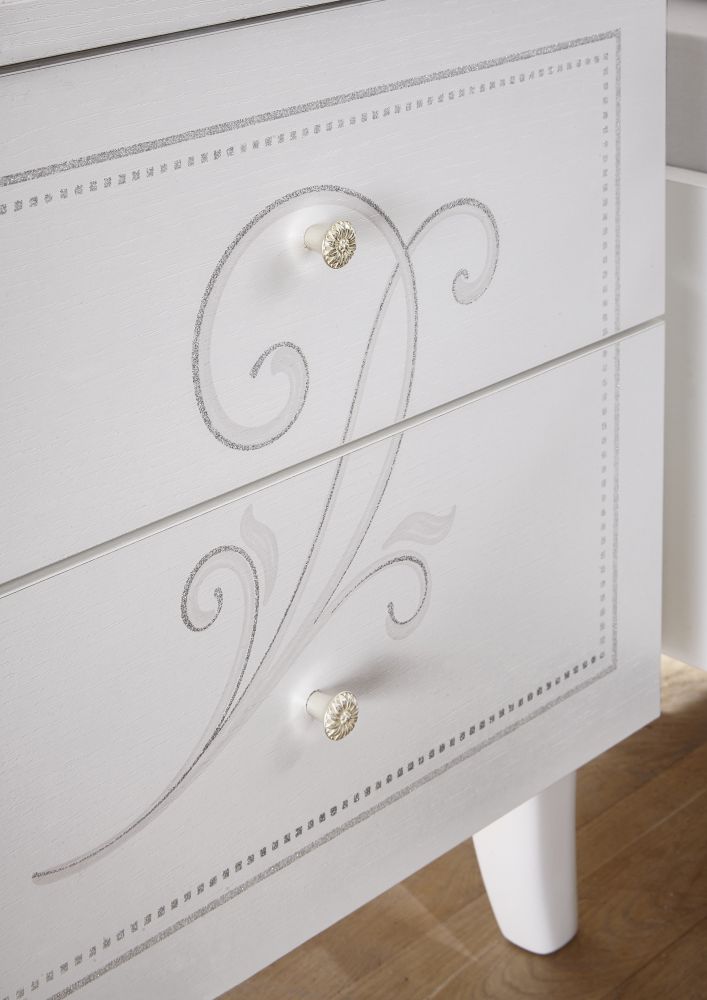 1167_nivea-comodino-particolare