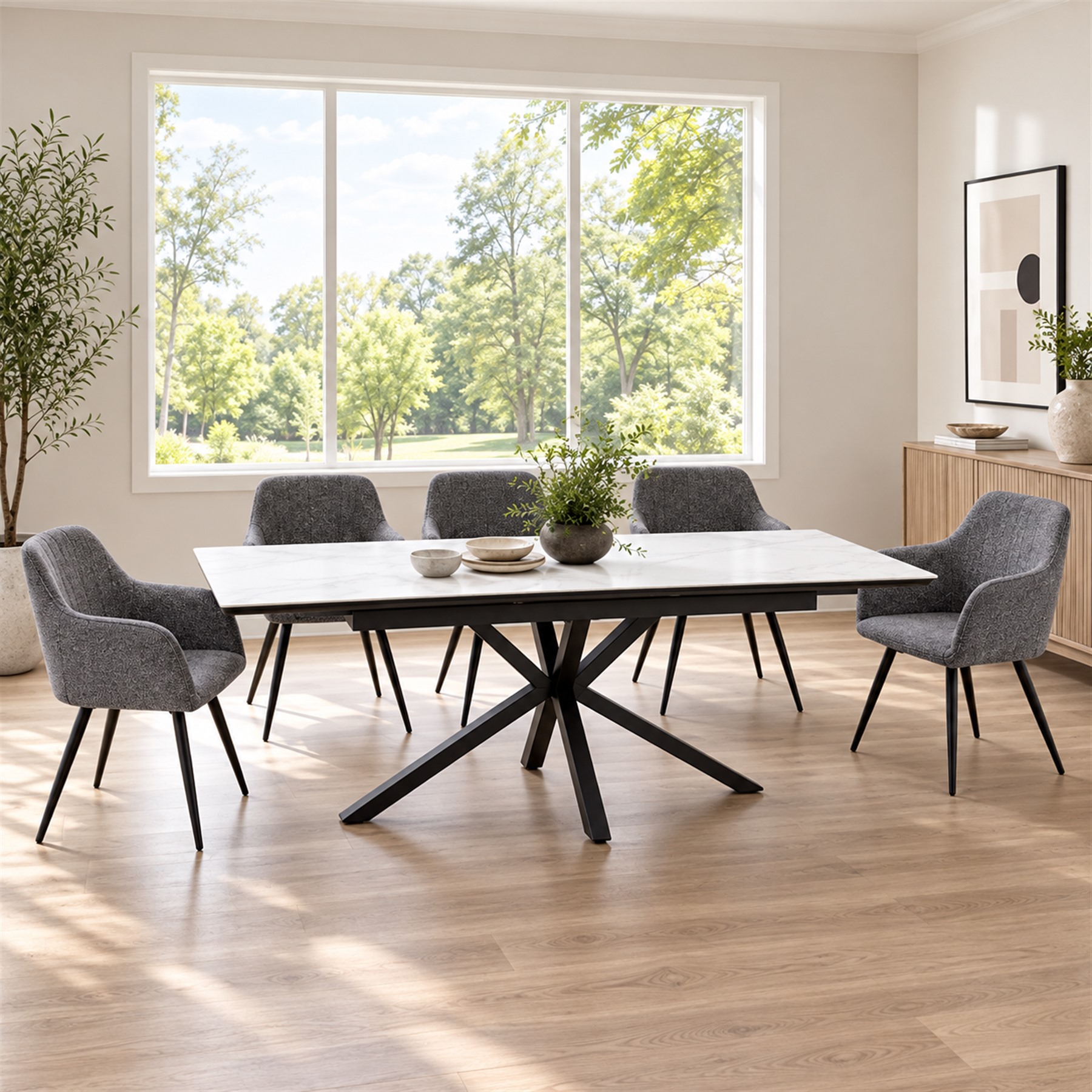 Pikendatav Söögilaud Kaur valge keraamilise plaadi ja musta tähtjalaga alusega interjööris